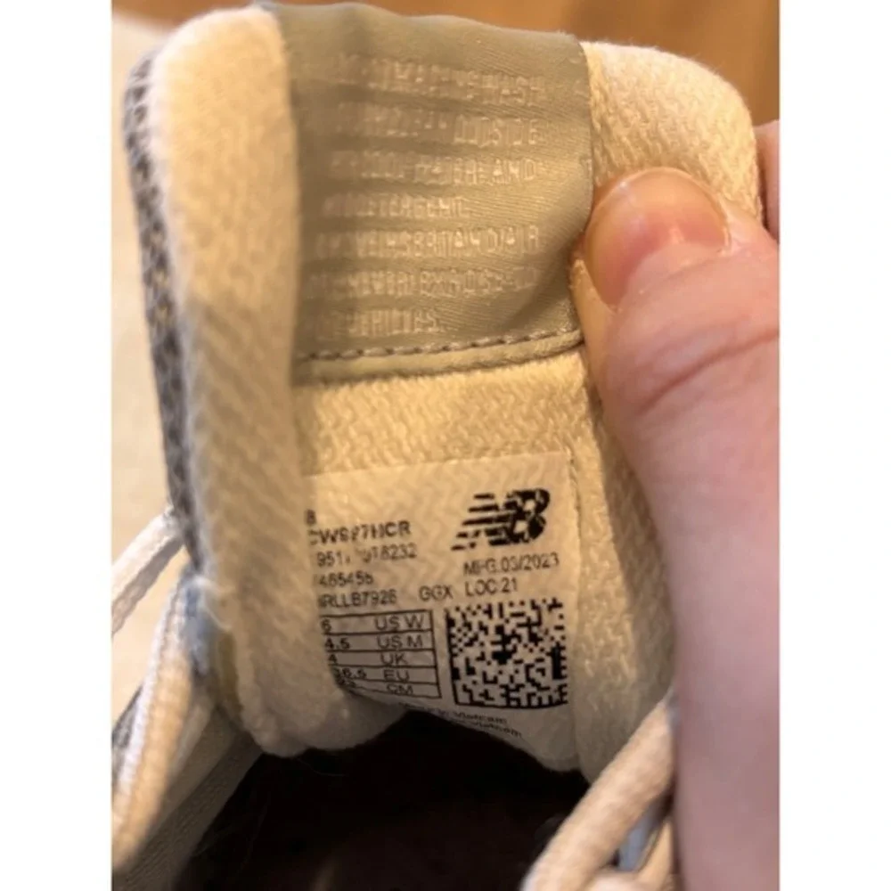 997H‎ sneakers from New Balance. Size 6- womens